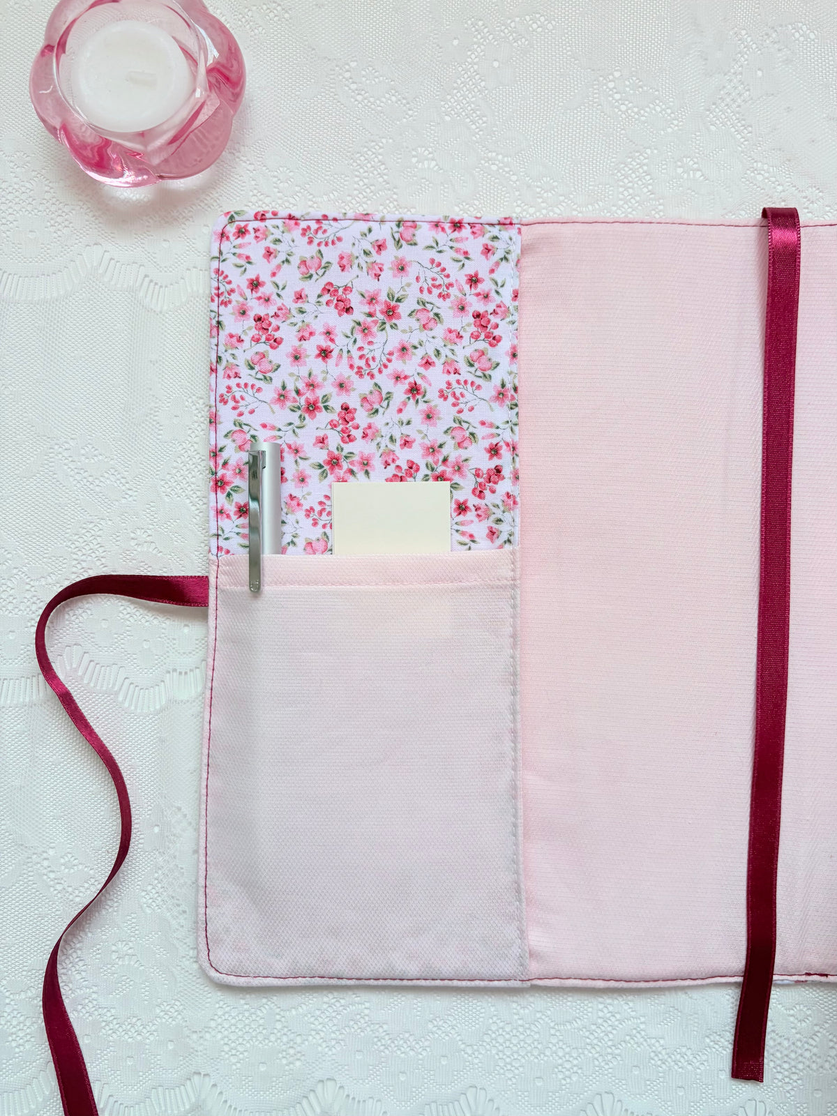 Funda libro solapa flores granate