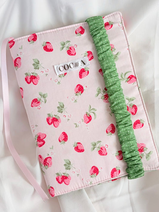 Funda libro adaptable fresas rosa