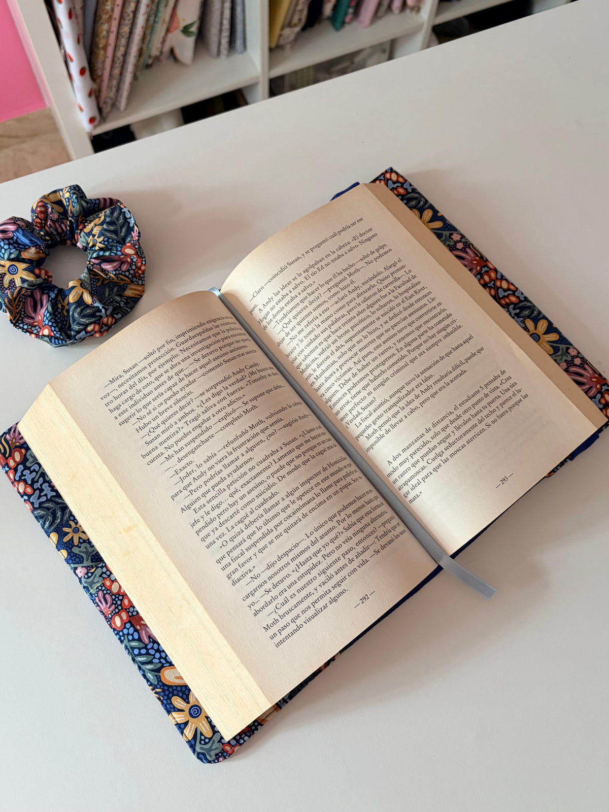 Funda de libro de tela corales
