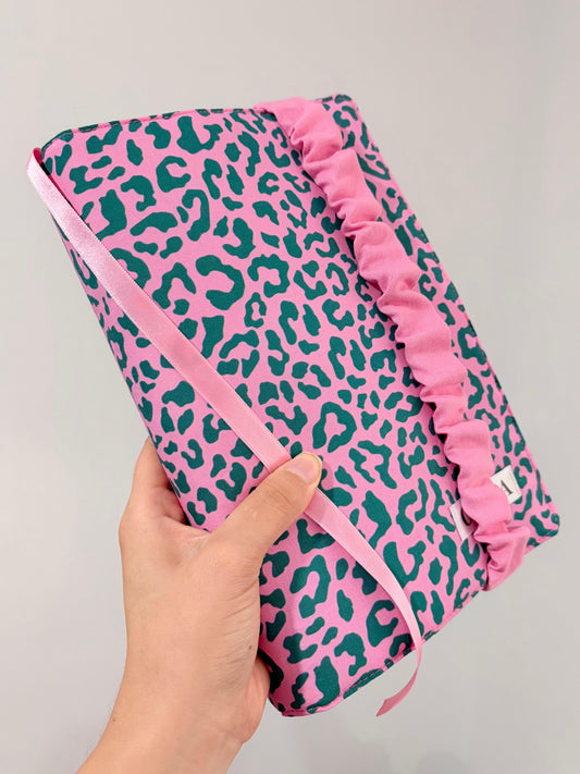 Funda libro adaptable animal print rosa y verde