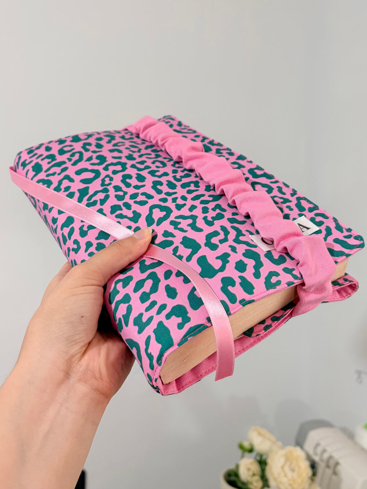 Funda libro adaptable animal print rosa y verde