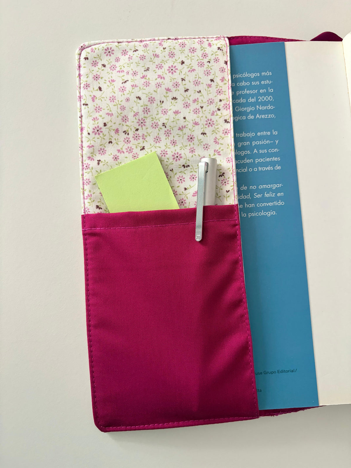 Funda libro adaptable buganvilla
