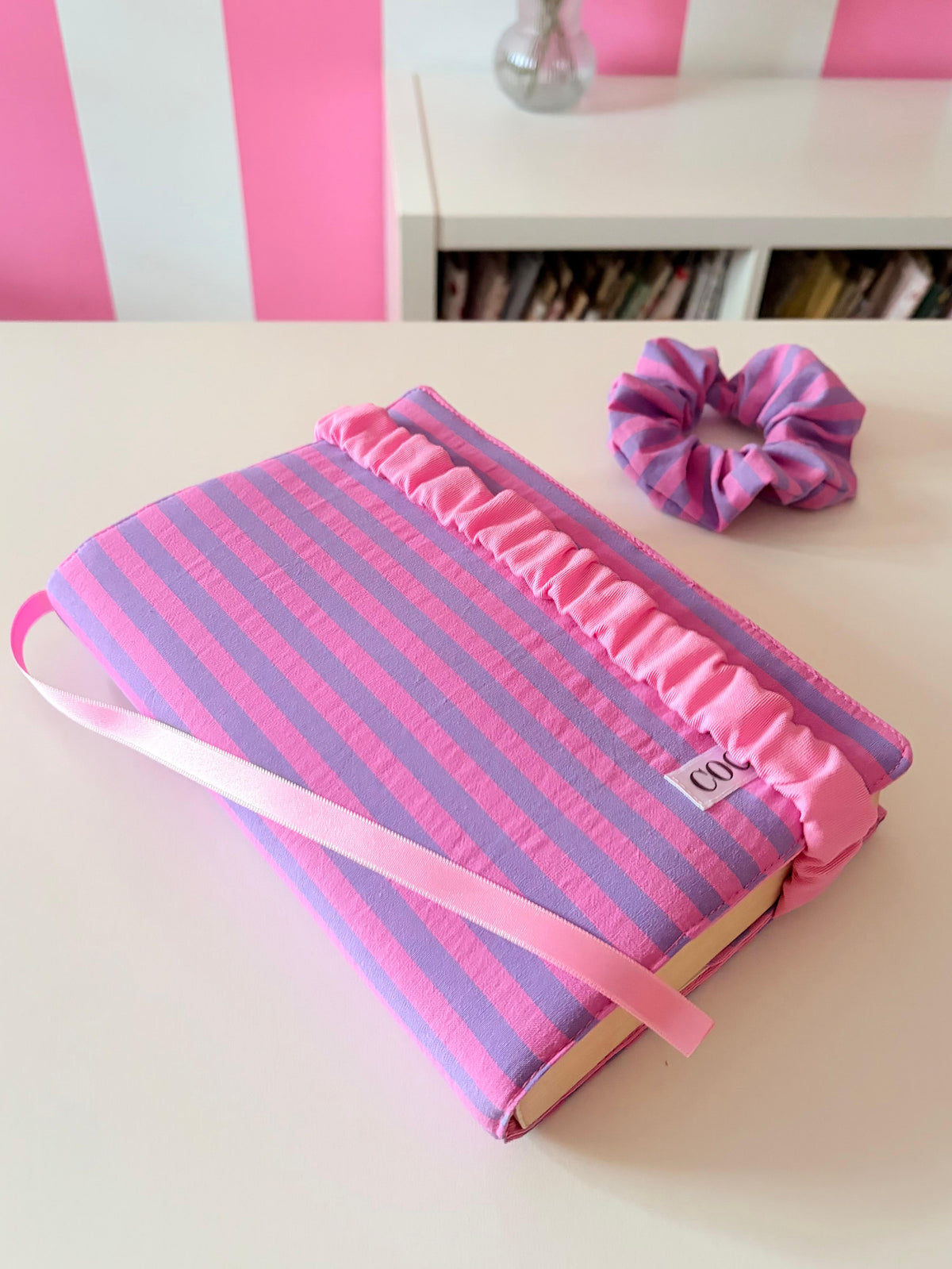 Funda de libro de tela rayas rosa y lila