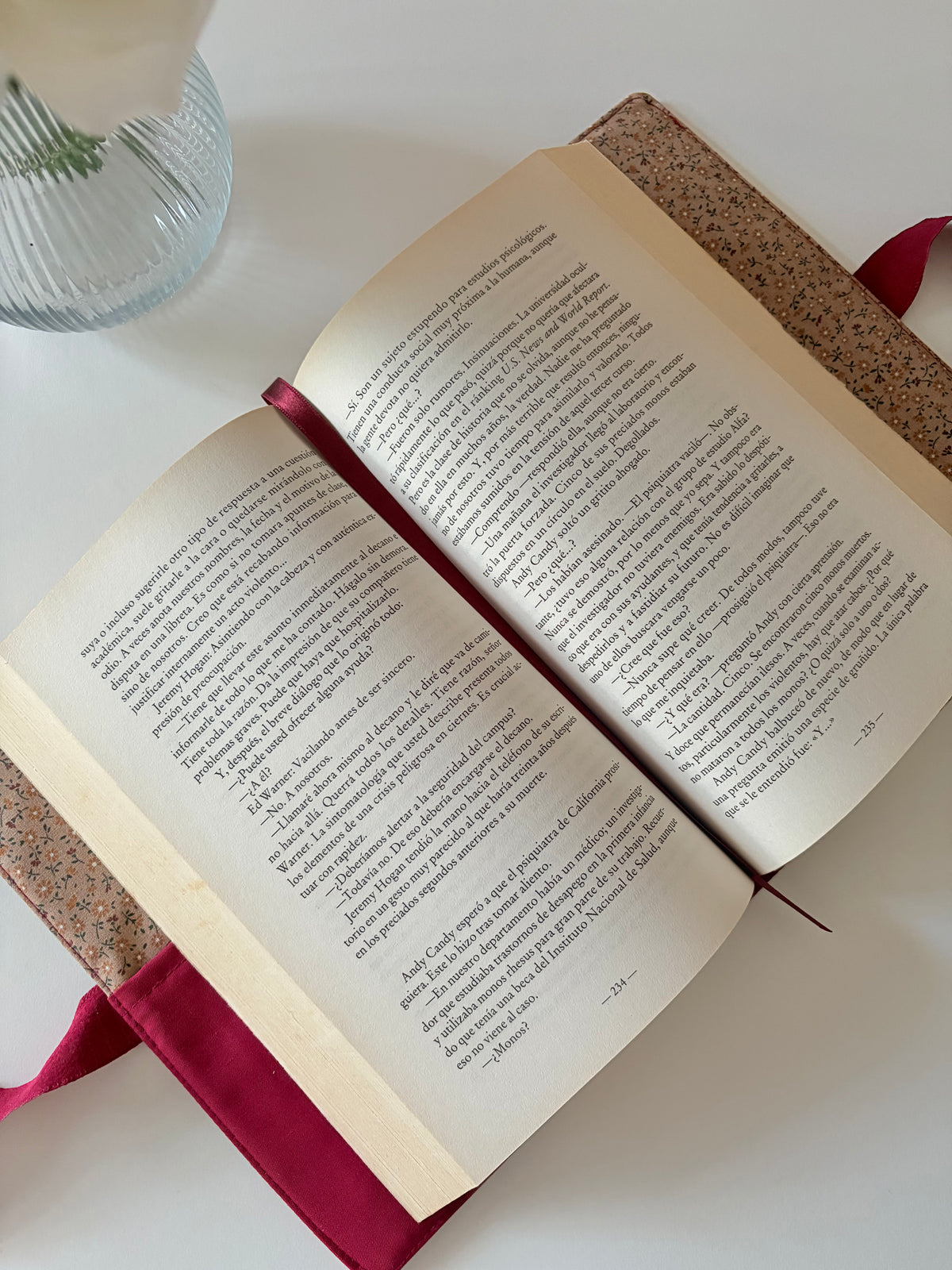 Funda libro solapa marron flores
