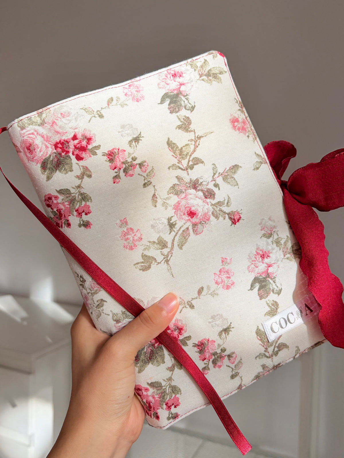 Funda libro solapa rosas burdeo