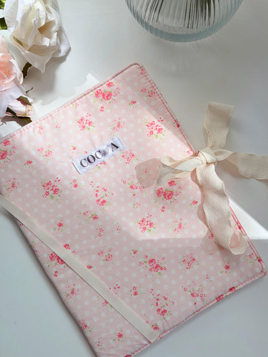 Funda de libro de tela rosa topos
