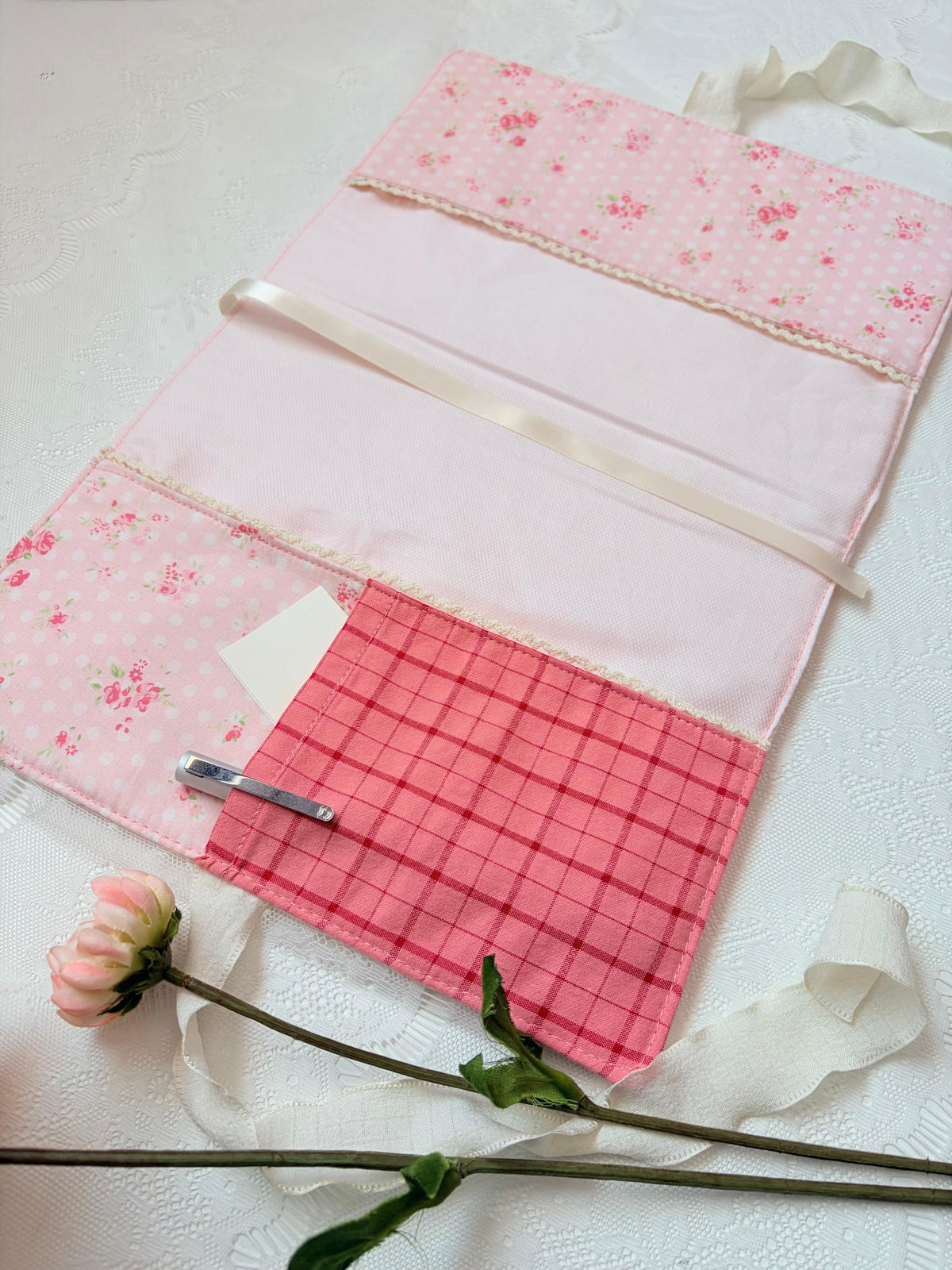 Funda de libro de tela rosa topos
